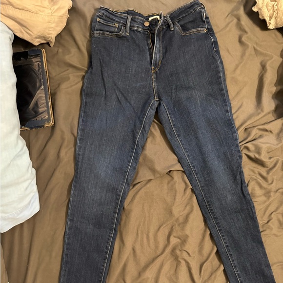 Levi’s 721 skinny jeans in dark wash! - Picture 1 of 2